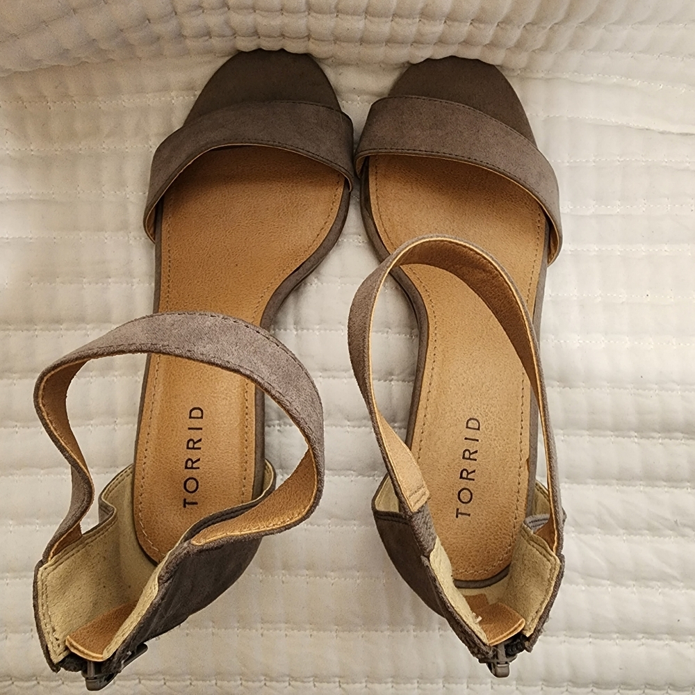 Torrid Wedge - Picture 10 of 11